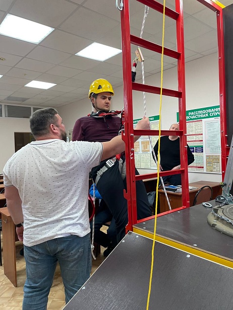 г. Нижнекамск. ЧОУ ДПО «Безопасность труда» рады сообщить что в Нижнекамске открылся первый наш сертифицированный полигон "АЛЬПИНИСТ" для отработки навыков безопасных работ на высоте.